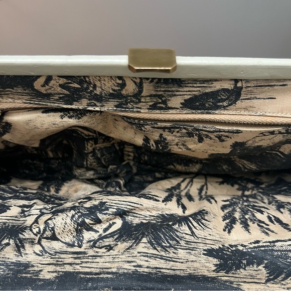 VTG Saber Cream Leather Clutch - circa 1960s - Picture 9 of 14